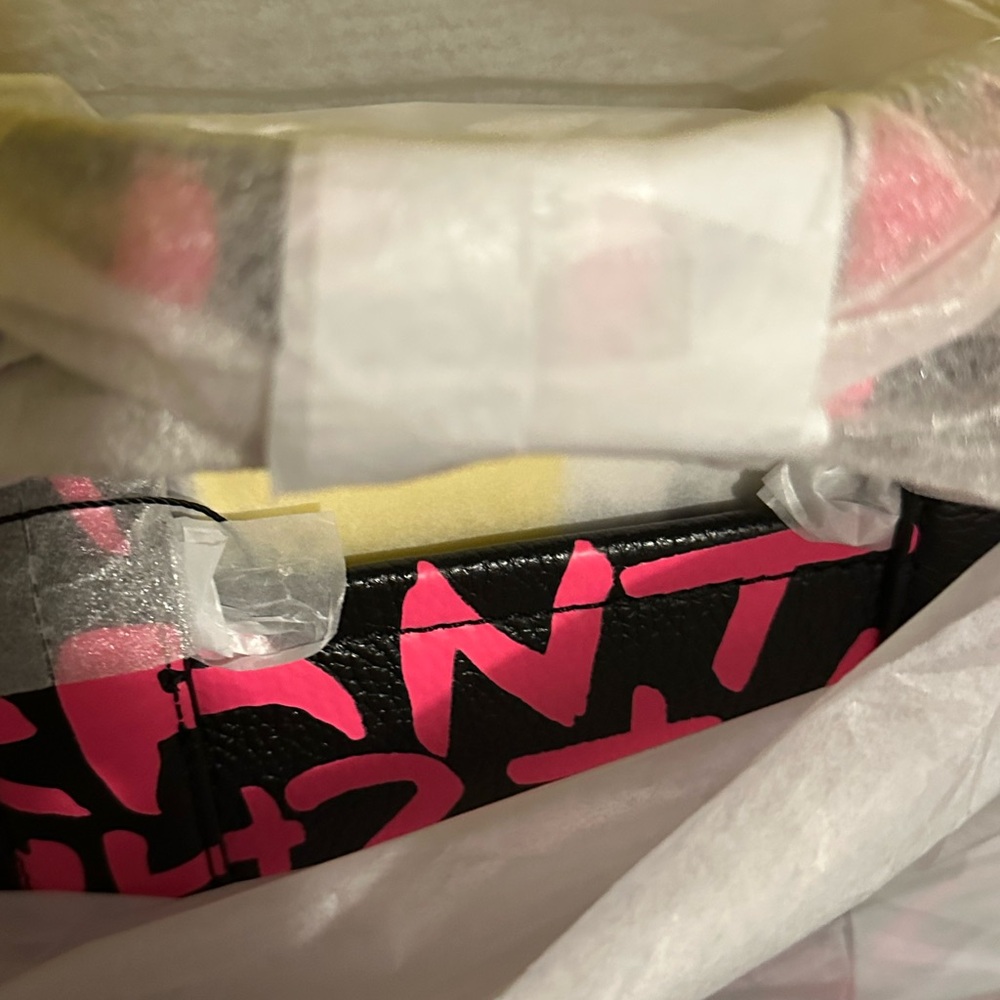 Marc Jacobs Black and Pink Graffiti - Picture 4 of 5